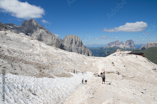 Photo: people play with snow people play with snow