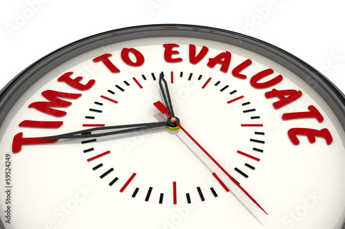Illustration: Time to evaluate (Время оценивать). Часы с надписью Time to evaluate (Время оценивать). Часы с надписью