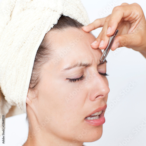 Photo: Augenbraunen zupfen Augenbraunen zupfen
