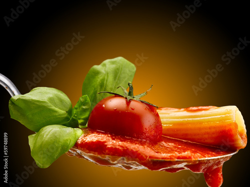 Photo: pasta basilico e pomodoro pasta basilico e pomodoro