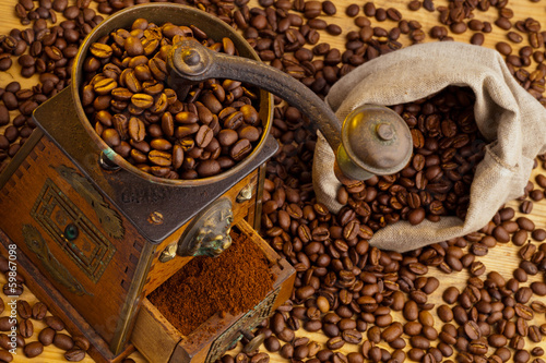 Photo: Kaffee. Kaffeebohne und Kaffeemühle Kaffee. Kaffeebohne und Kaffeemühle