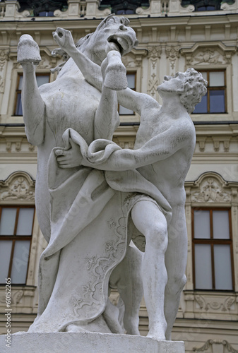 Photo: Skulptur Bändiger des Rosses vor Schloss Belvedere in Wien (3) Skulptur Bändiger des Rosses vor Schloss Belvedere in Wien (3)