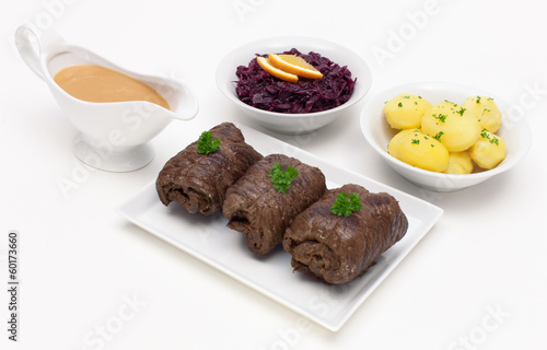 Photo: Rinderrouladen mit Rotkohl und Kartoffeln Rinderrouladen mit Rotkohl und Kartoffeln