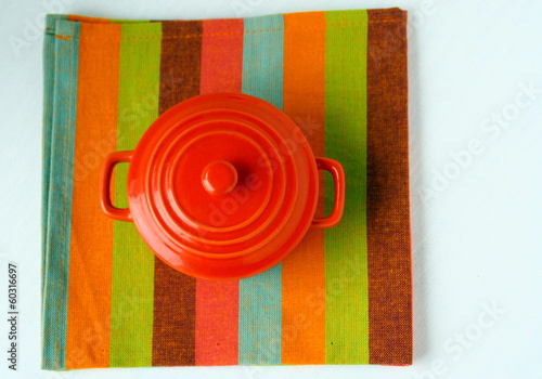 Photo: cocotte sur serviette de table cocotte sur serviette de table