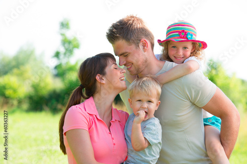Photo: glückliche familie glückliche familie