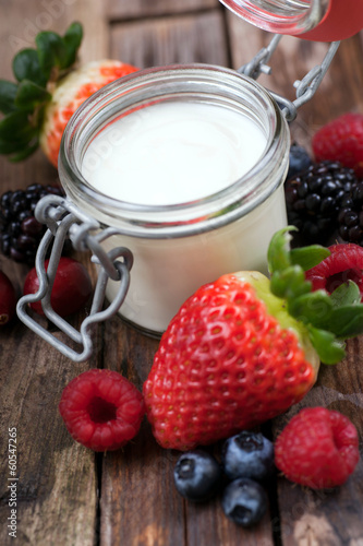 Photo: Frische Beeren und Joghurt Frische Beeren und Joghurt
