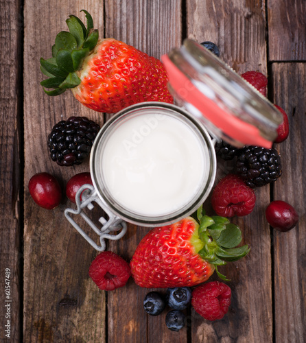 Photo: Frische Beeren und Joghurt Frische Beeren und Joghurt