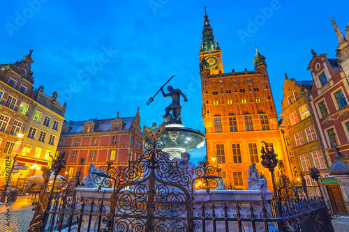 Fototapeta Fountain of the Neptune in old town of Gdansk, Poland