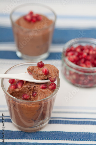 Photo: Mousse au chocolate mit Beeren Mousse au chocolate mit Beeren