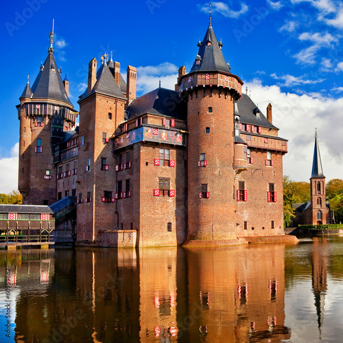Photo: beautiful romantic holland castle on water de Haar beautiful romantic holland castle on water de Haar