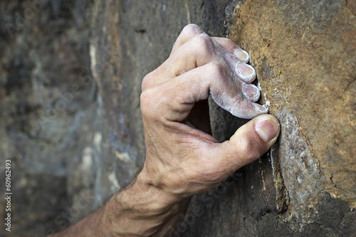 Photo: mano di free climber primo piano mano di free climber primo piano