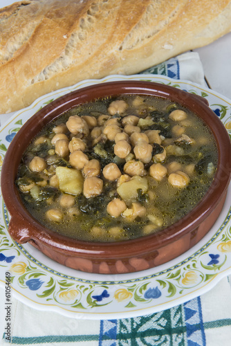 Photo: Potaje de garbanzos con bacalao y espinacas Potaje de garbanzos con bacalao y espinacas