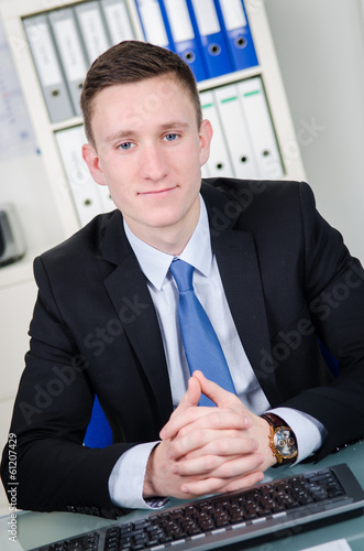 Photo: zufriedener businessmann zufriedener businessmann