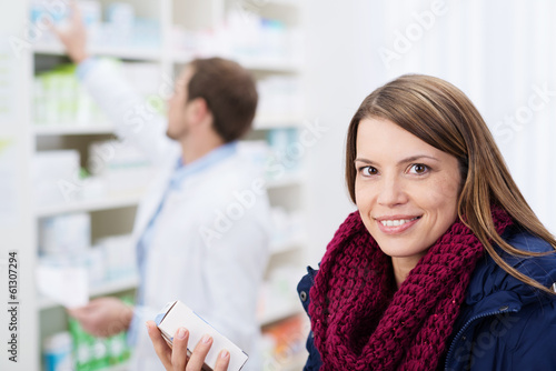 Photo: zufriedene kundin in der apotheke zufriedene kundin in der apotheke