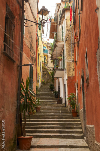  narrow stairway