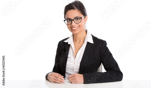 Photo: Lachende indische Frau im Business Portrait isoliert Lachende indische Frau im Business Portrait isoliert