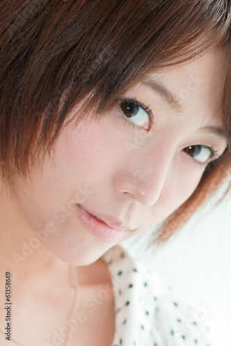 Photo: A young woman / Cosmetics image / Feeling and expression A young woman / Cosmetics image / Feeling and expression