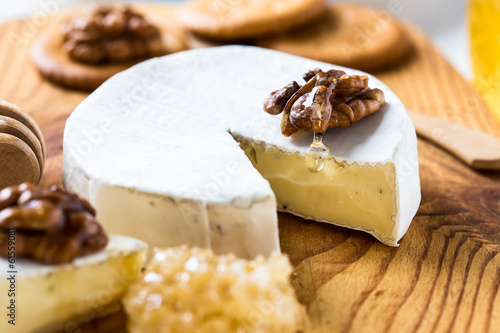 Photo: Camembert dipped with honey and walnuts Camembert dipped with honey and walnuts