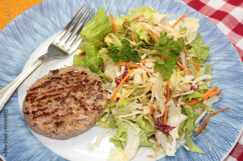 Photo: steak de veau et salade steak de veau et salade