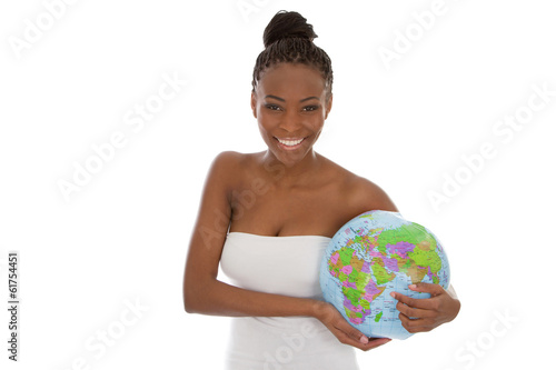 Photo: Afrikanerin isoliert mit Globus in der Hand - Konzept Afrikanerin isoliert mit Globus in der Hand - Konzept
