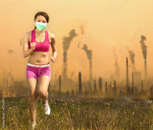Photo: Woman was wearing a mask and running on air pollution Woman was wearing a mask and running on air pollution