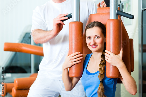 Photo: Patientin bei der Physiotherapie Patientin bei der Physiotherapie