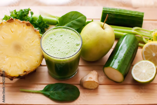 Photo: healthy green detox juice healthy green detox juice