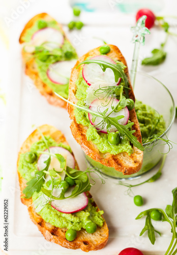 Photo: Crostini with spring vegetables Crostini with spring vegetables