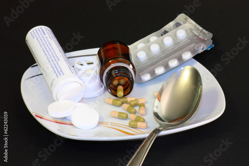 Photo: piatto di farmaci e droga piatto di farmaci e droga