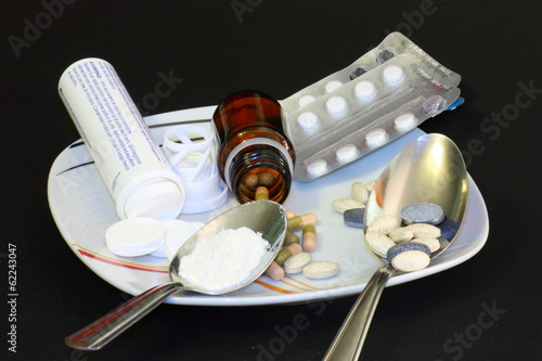 Photo: piatto di farmaci e droga piatto di farmaci e droga