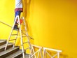Leiter mit gelber Wand Leiter mit gelber Wand