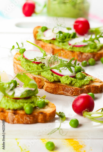 Photo: Crostini with spring vegetables Crostini with spring vegetables