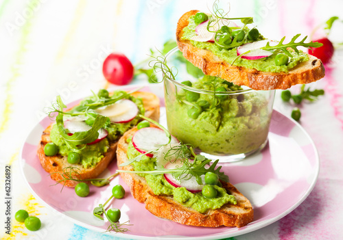 Photo: Crostini with spring vegetables Crostini with spring vegetables