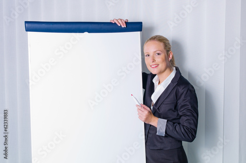Photo: Frau mit Flip-Chart Frau mit Flip-Chart
