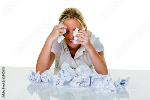 Photo: Frau im Büro mit Burnout Frau im Büro mit Burnout