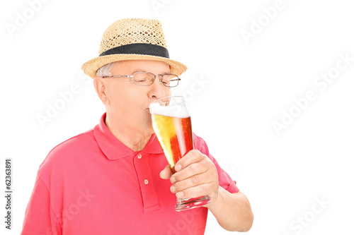 Photo: Man drinking beer Man drinking beer