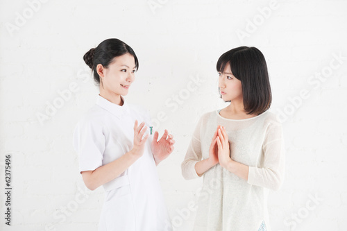 Photo: 看護師と患者 看護師と患者