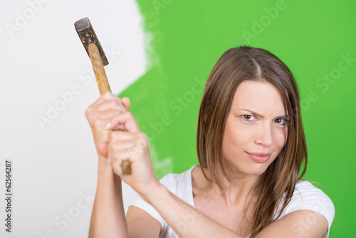 Photo: starke frau mit hammer starke frau mit hammer