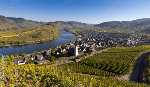 Photo: Deutschland, Rheinland-Pfalz, Ansicht der Stadt in der Nähe von Bremm, Mosel Deutschland, Rheinland-Pfalz, Ansicht der Stadt in der Nähe von Bremm, Mosel