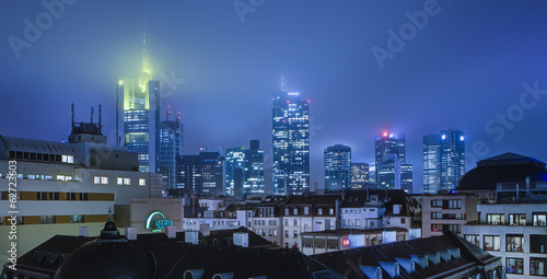 Photo: Deutschland, Frankfurt, MyZeil mit Skyline im Hintergrund Deutschland, Frankfurt, MyZeil mit Skyline im Hintergrund