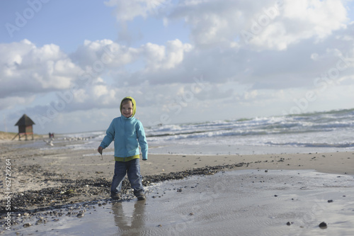 Photo: Deutschland, Mecklenburg- Vorpommern, Junge an Ostsee Deutschland, Mecklenburg- Vorpommern, Junge an Ostsee
