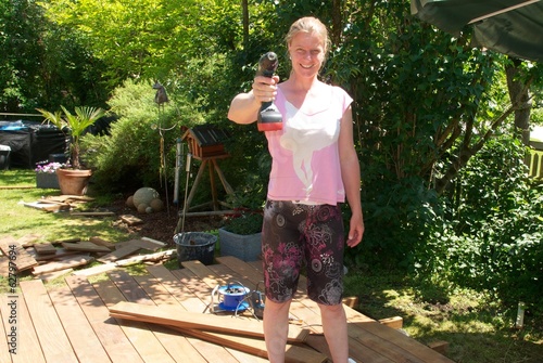 Instant Collection: Frau mit Bohrmaschine Frau mit Bohrmaschine