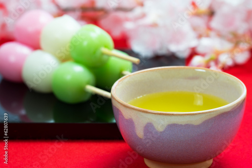 Photo: お茶と三色団子 お茶と三色団子