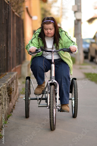 Photo: femme trisomique faisant du sport femme trisomique faisant du sport