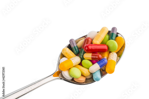 Photo: Viele Tabletten auf Löffel Viele Tabletten auf Löffel