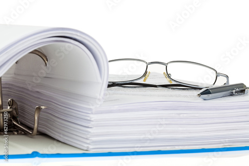 Photo: Akten Ordner mit Schriftstücken und Dokumenten Akten Ordner mit Schriftstücken und Dokumenten