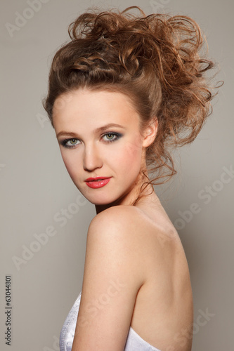 Photo: Stunning modern bride Stunning modern bride
