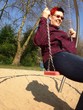 Frau auf der Schaukel Frau auf der Schaukel