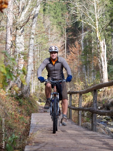 Instant Collection: Junger Mountainbiker Junger Mountainbiker