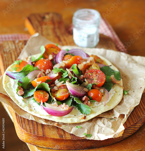 Photo: Wheat flat bread with cream sauce and fresh salad Wheat flat bread with cream sauce and fresh salad